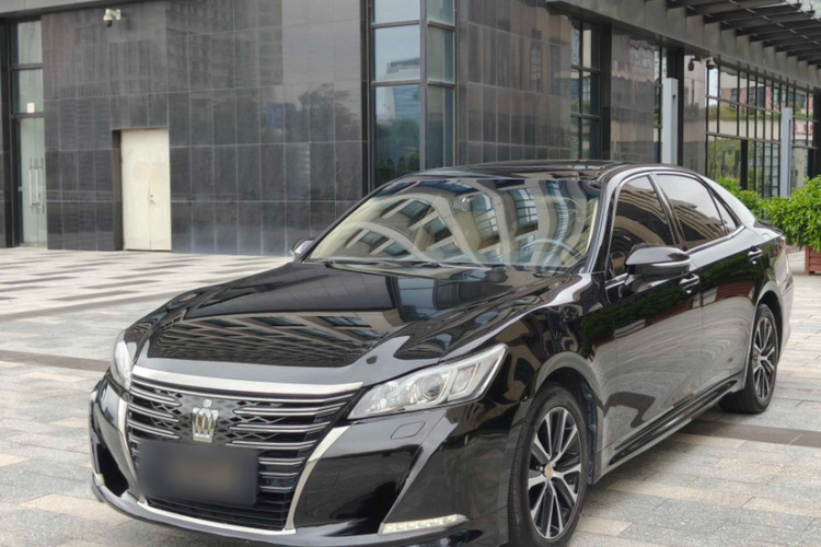 丰田 皇冠 2018 #2 丰田 皇冠 2018 汽车图片 #2