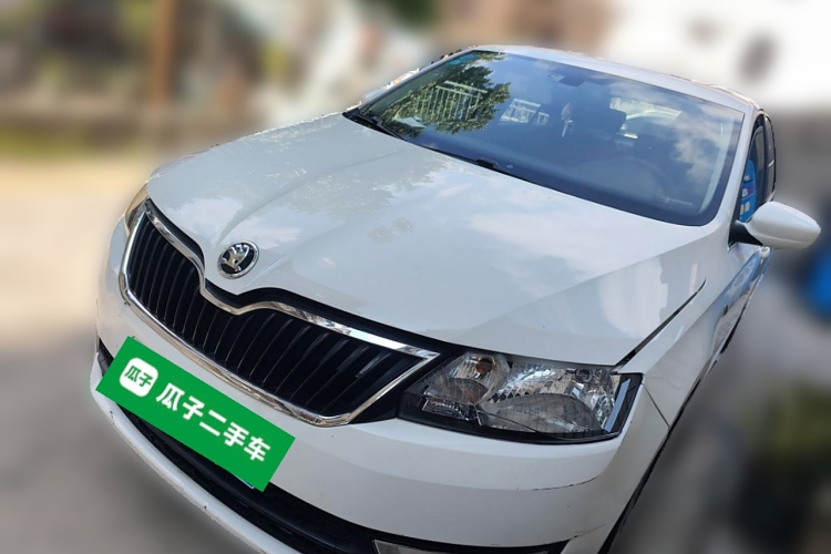 Skoda Rapid Spaceback 2016 car image #2