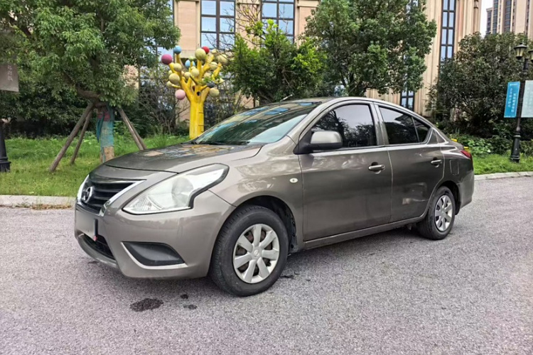 Nissan Sunny 2017 car image #2