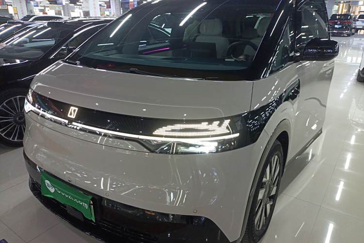 极氪 极氪MIX 2024 汽车图片 #2