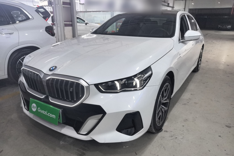 BMW i5 M60 2024 car image #2