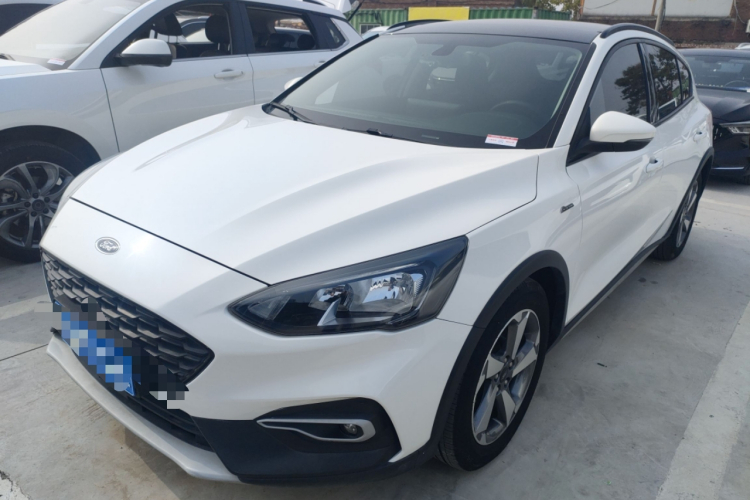 Ford Focus Active 2020 car image #2