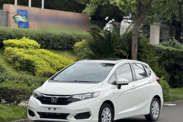 Honda Fit (Imported) 2018 car image #2