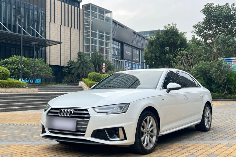 Audi A4 2019 car image #2