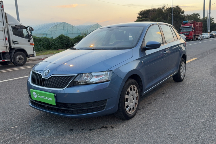 Skoda Rapid Spaceback 2016 car image #2