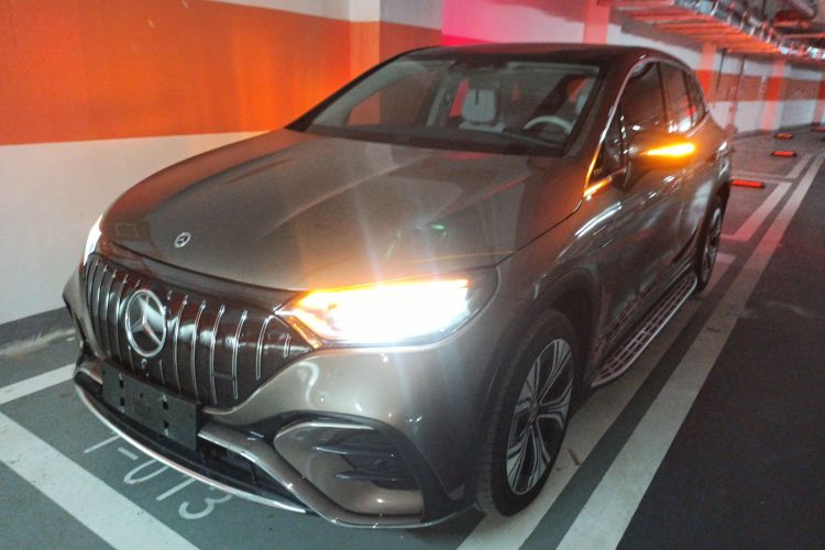 Mercedes-Benz EQE SUV 2023 immagine di auto #2