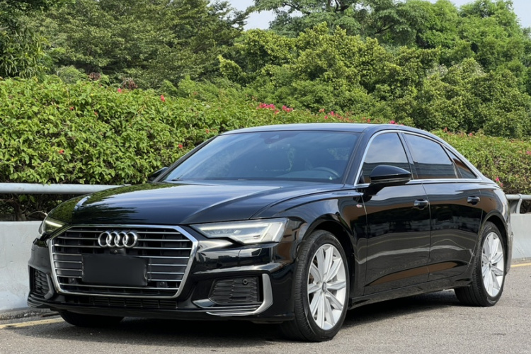 Audi A6 2021 car image #2