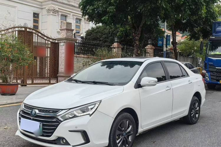 BYD Qin New Energy 2018 car image #2