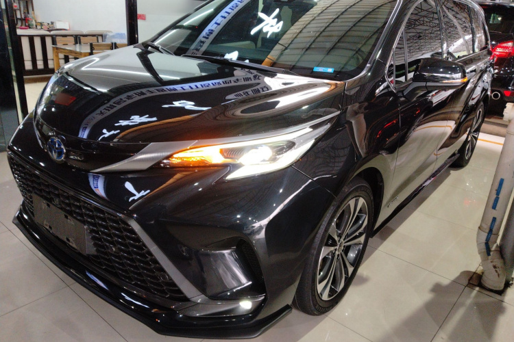 Toyota Granvia 2022 immagine di auto #2