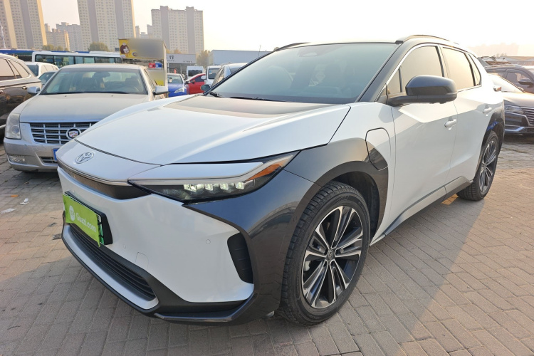 Toyota bZ4X 2022 immagine di auto #2