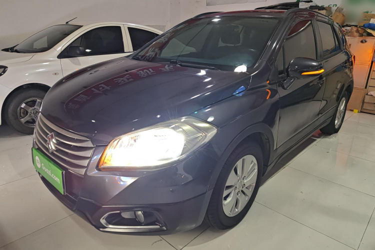 Suzuki S-Cross 2016 immagine di auto #2