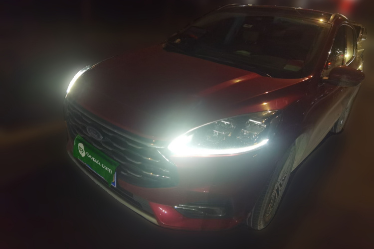 Ford Escape 2022 immagine di auto #2