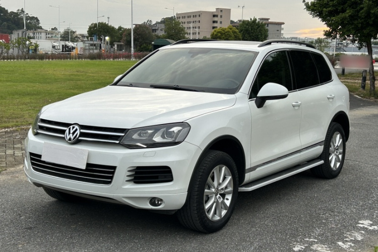 Volkswagen Touareg 2015 car image #2