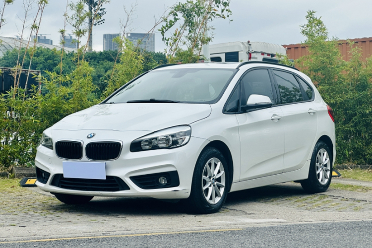 BMW 2 Series Tourer 2017 car image #2