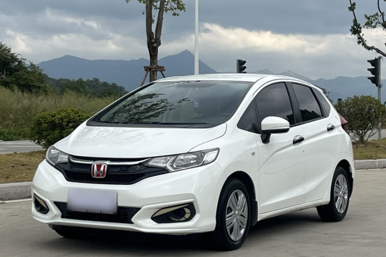 Honda Fit (Imported) 2019 car image #2
