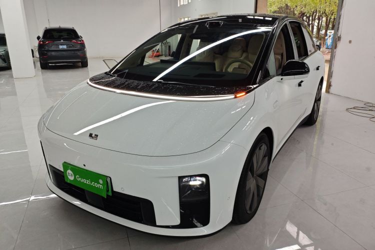 Li i8 2025 image de voiture #2