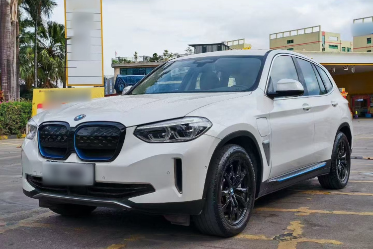 BMW iX3 2021 car image #2