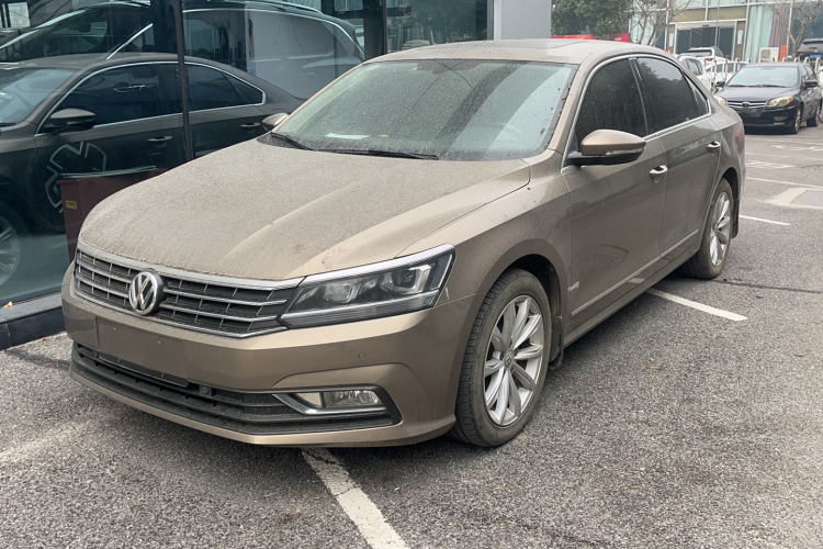 Volkswagen Passat 2017 car image #2