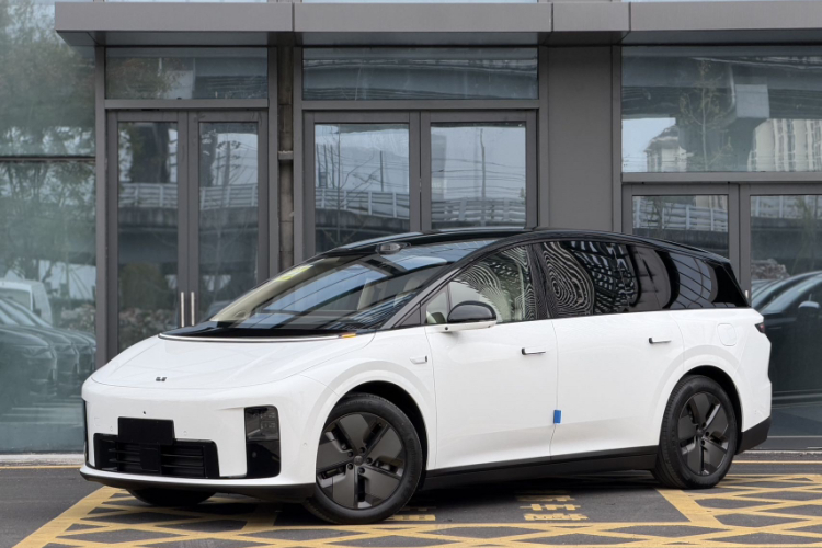 Li i8 2025 изображение автомобиля #2