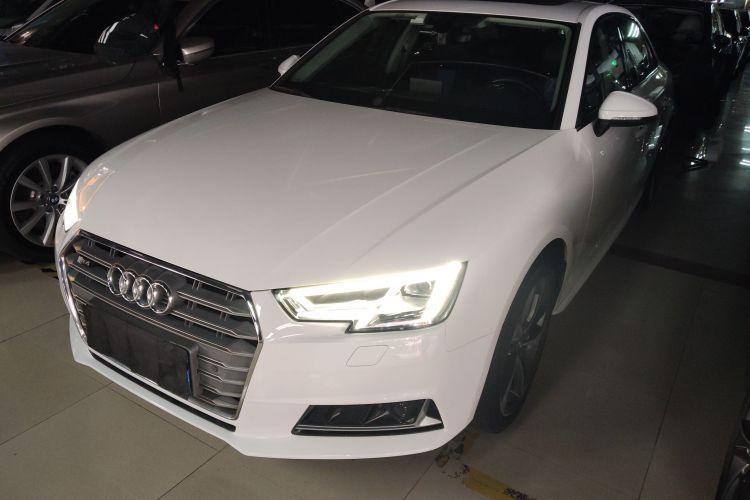 Audi A4 2017 car image #2