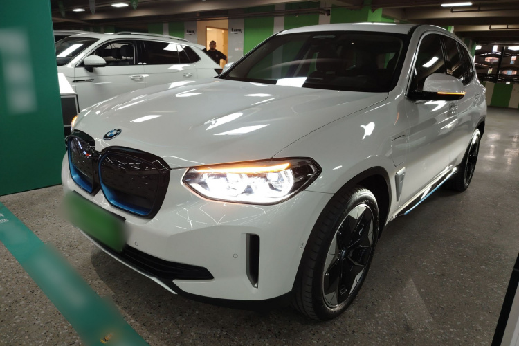 BMW iX3 2021 immagine di auto #2