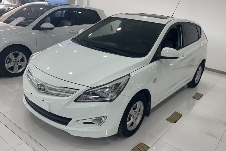 Hyundai Reina Hatchback 2015 #2 Hyundai Reina Hatchback 2015 immagine di auto #2