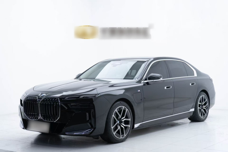 BMW i7 M70L 2024 car image #2