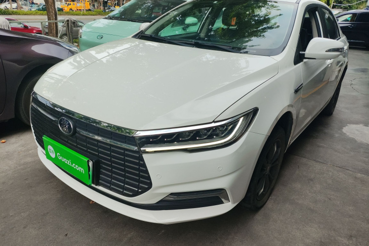 BYD Qin 2020 immagine di auto #2