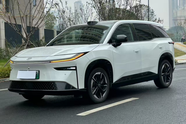 Toyota Bozhi 3X 2025 car image #2
