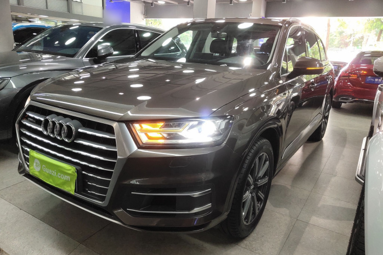 Audi Q7 2016 car image #2