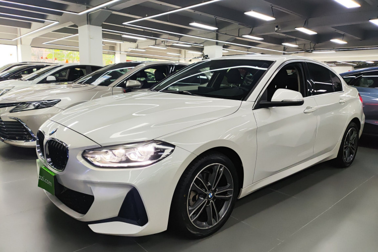 BMW 1 Series 2023 car image #2