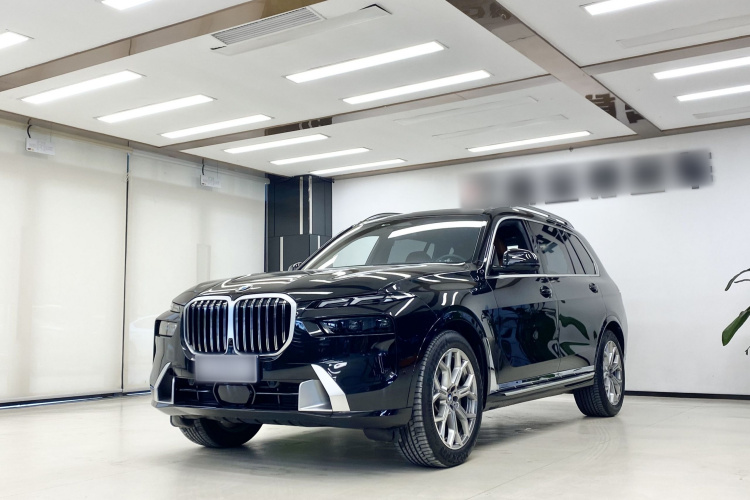 BMW X7 M60i 2024 car image #2
