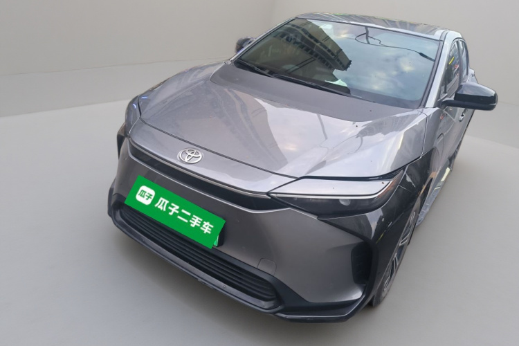 Toyota bZ4X 2023 immagine di auto #2