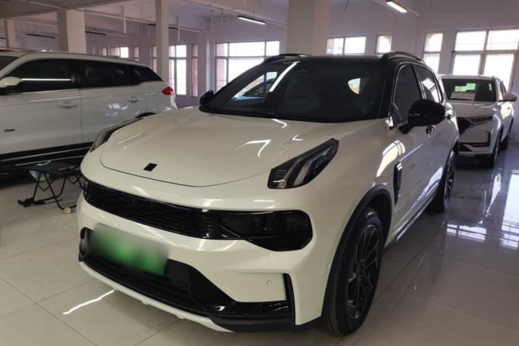 Lynk & Co 01 EM-P 2022 car image #2