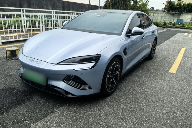 BYD Seal 2023 car image #2