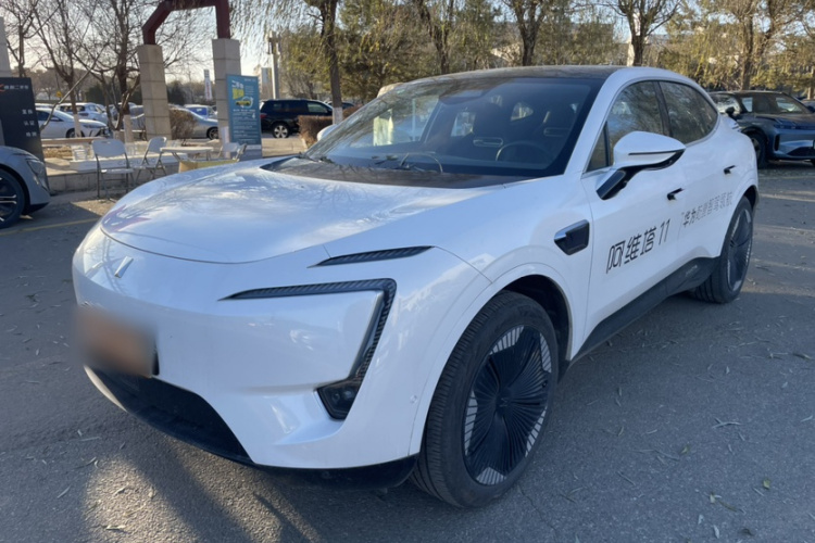 Avatr 11 2024 car image #2