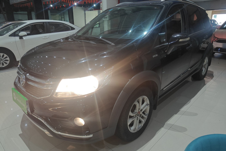 Forthing JOYEAR X3 2018 #2 Forthing JOYEAR X3 2018 immagine di auto #2