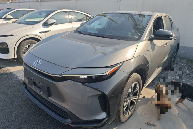 Toyota bZ4X 2024 immagine di auto #2