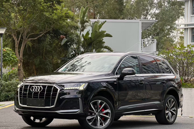 Audi Q7 2020 car image #2