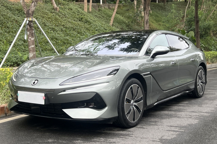 Denza Z9GT 2024 #2 Denza Z9GT 2024 car image #2