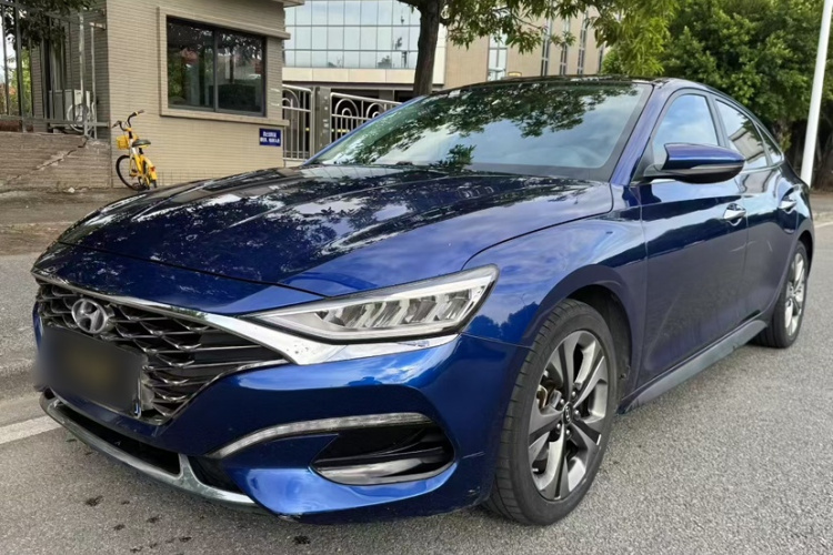 Hyundai Lafesta 2019 car image #2