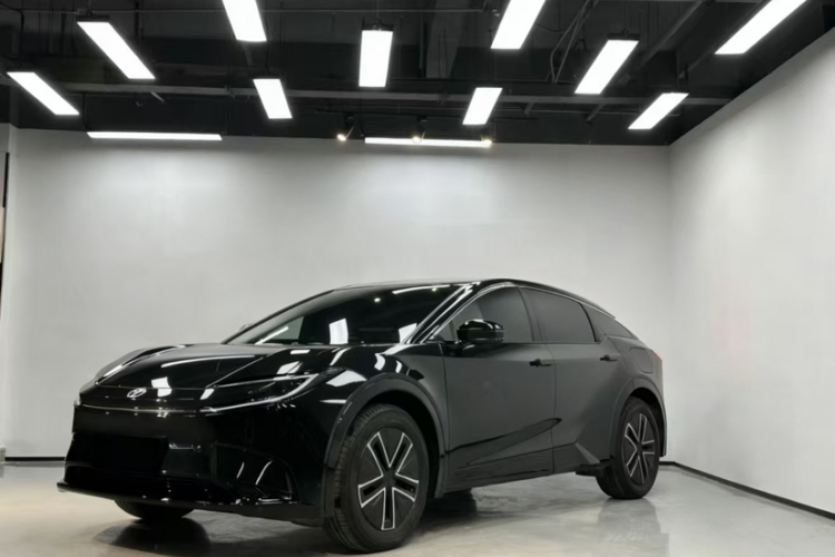 Toyota bZ5 2025 car image #2