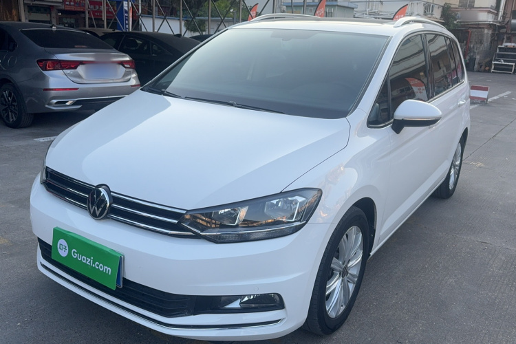 Volkswagen Touran 2021 immagine di auto #2