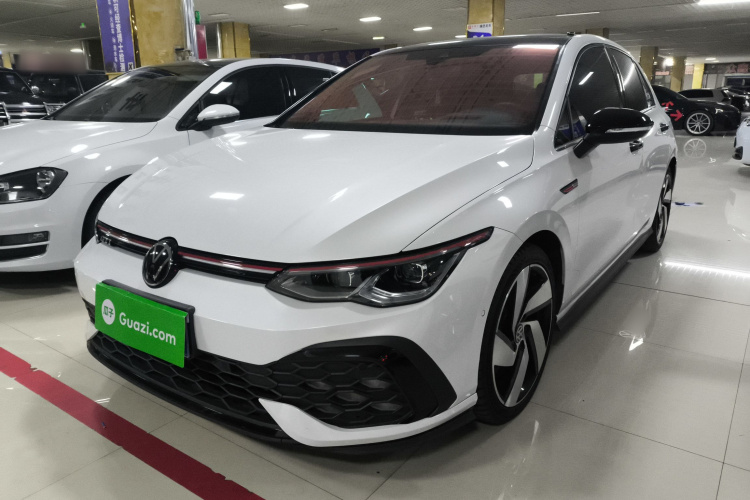 Volkswagen GolfGTI 2024 immagine di auto #2