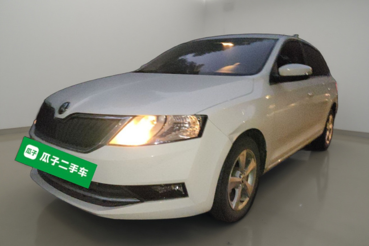 Skoda Rapid Spaceback 2018 immagine di auto #2