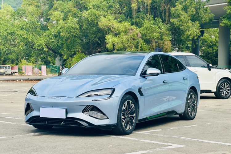 BYD Seal 2023 car image #2