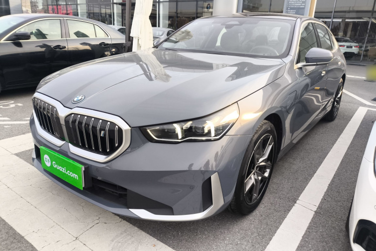 BMW i5 2025 car image #2