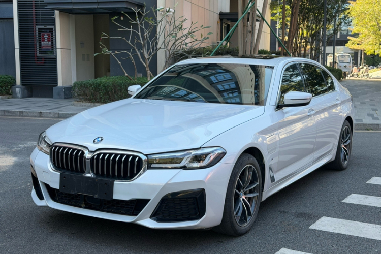 宝马 宝马5系新能源 2021 汽车图片 #2