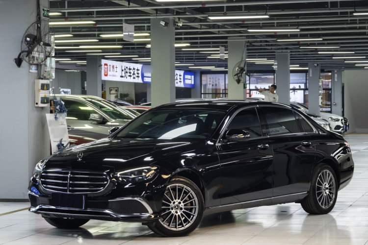 Mercedes-Benz E Class 2022 car image #2