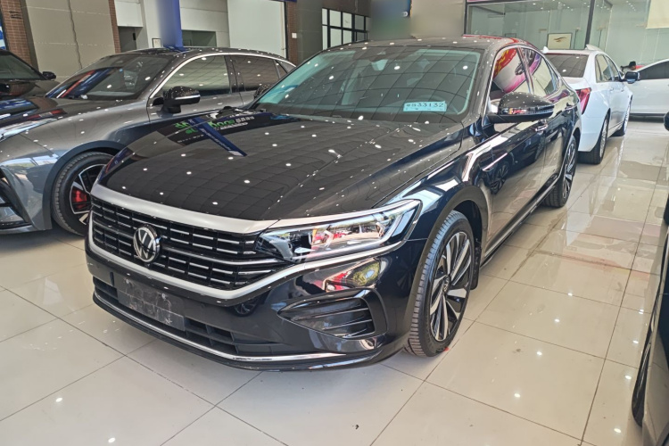 Volkswagen Passat 2024 car image #2